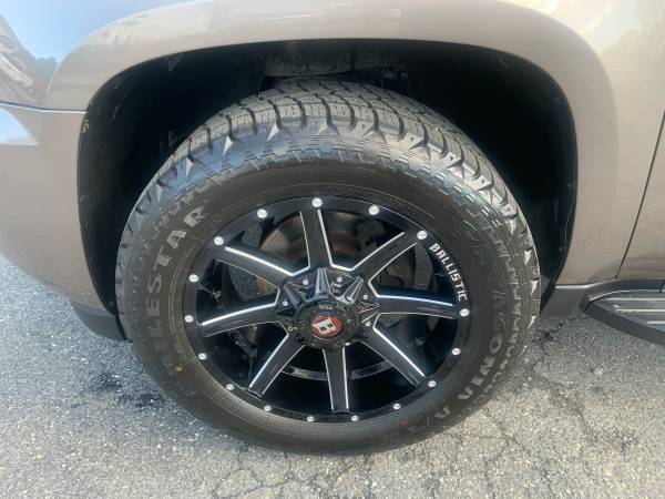 2013 Chevy Suburban LT 4x4 - Loaded - New Wheels & Tires - NC Vehicle for sale in Stokesdale, TN – photo 9