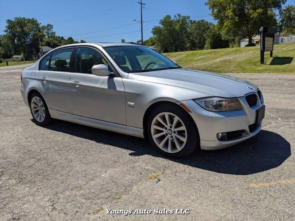 2011 BMW 3-Series 328i xDrive SA 6-Speed Automatic - cars & trucks -... for sale in Fort Atkinson, WI – photo 5