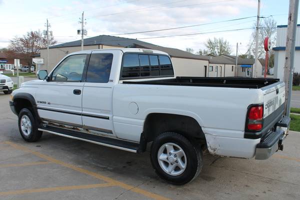 1997 Dodge Ram 1500 ST Club Cab 6.5-ft. Bed 4WD for sale in Iowa City, IA – photo 5