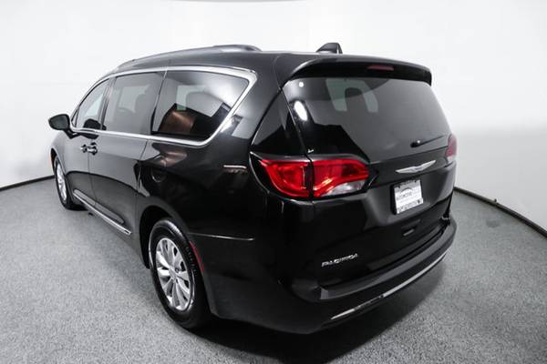 2017 Chrysler Pacifica, Brilliant Black Crystal Pearlcoat for sale in Wall, NJ – photo 3