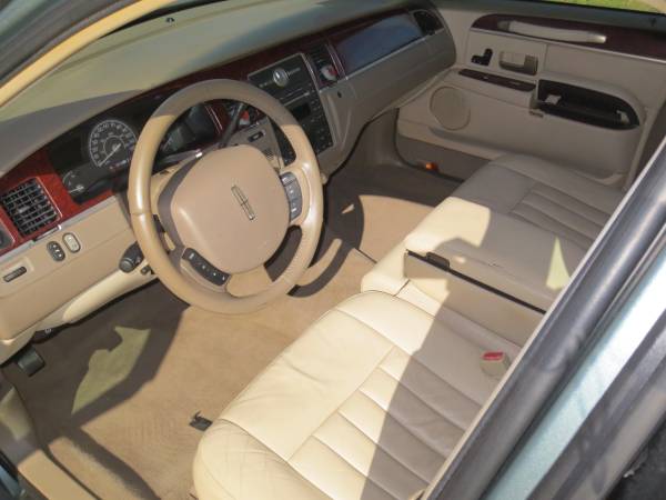 2005 Lincoln Town Car Signature - cars & trucks - by owner - vehicle... for sale in Columbia, SC – photo 8