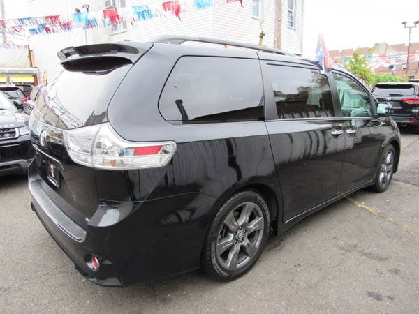 Take a look at this 2018 Toyota Sienna-queens for sale in Middle Village, NY – photo 6