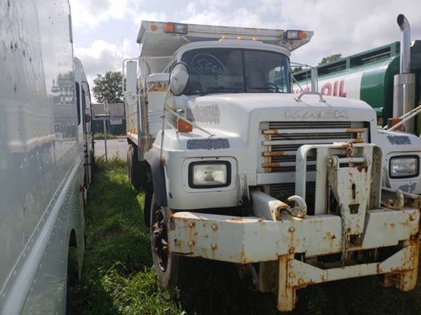 2001 *Mack* *RD 688 Dump Truck *** Certified Low for sale in Massapequa, PA – photo 2