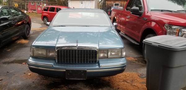 93 Lincoln town car - cars & trucks - by dealer - vehicle automotive... for sale in Blackstone, MA – photo 3