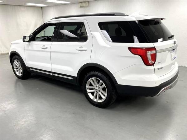 2017 Ford Explorer XLT clean 3rd row - - by for sale in Saint Marys, OH – photo 4