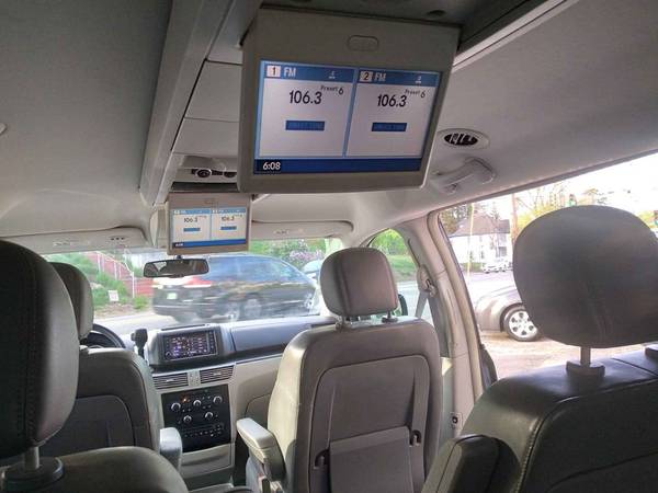 10 VW ROUTAN LUXURY MINIVAN Leather-Captain Chairs-DVD Maint for sale in East Derry, NH – photo 13