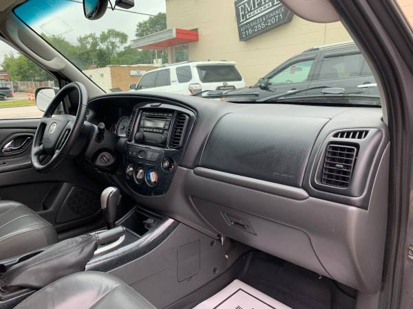 2005 Mazda Tribute S 4WD. WARRANTY!! Leather!! Sunroof!! Power Seats!! for sale in Cleveland, OH – photo 14
