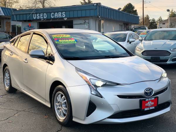 ▪︎☆●☆▪︎2017 Toyota Prius TWO 1-OWNER 49MPG 35K LOW MILES LIKE NEW -... for sale in Lynnwood, WA