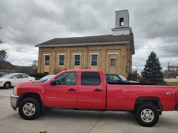 2011 Chev Silverado 2500 LT Crew Cab 8 Bed 6 Liter Gas 4x4 184K for sale in Fairfield, OH – photo 2