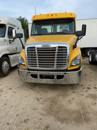 freight liner cascadia for sale in Fresno, CA – photo 4