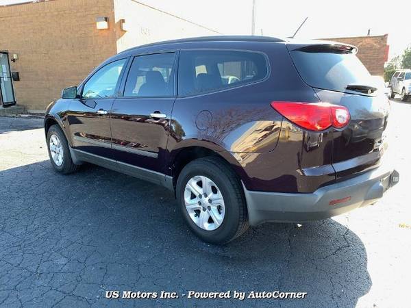 2010 Chevrolet Traverse LS FWD 6-Speed Automatic - cars & trucks -... for sale in Addison, IL – photo 3