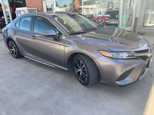 2018 Toyota Camry SE 27,040 miles www.smithburgs.com for sale in Fairfield, IA – photo 2
