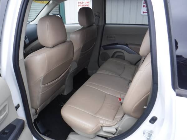 2007 MITSUBISHI OUTLANDER 3RD ROW LEATHER - - by for sale in Loves Park, IL – photo 8