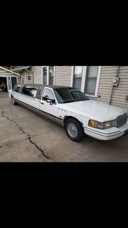 94 Lincoln Town Car"Executive Series" Limosene - cars & trucks - by... for sale in Monroe, IA