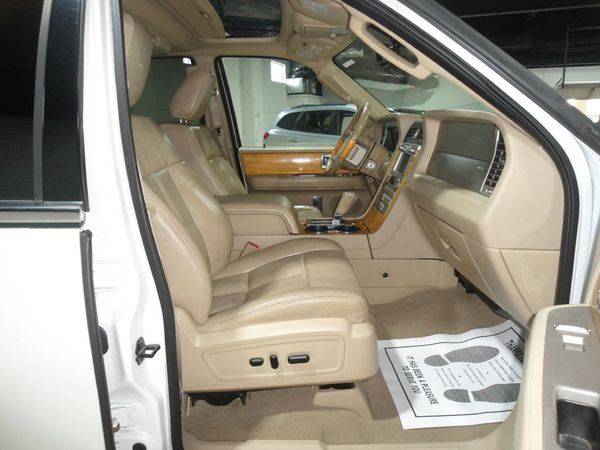 2010 LINCOLN NAVIGATOR LUXURY - FINANCING AVAILABLE-Indoor Showroom! for sale in PARMA, OH – photo 18