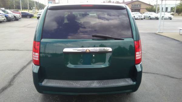 2009 Chrysler Town & Country with Overhead DVD Player for sale in Springfield, IL – photo 7