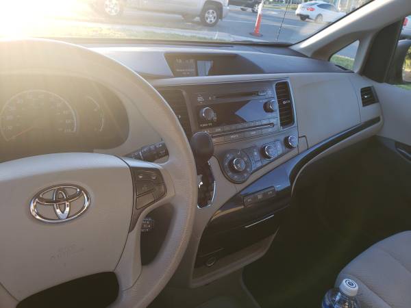 Toyota Sienna LE 2012 Gold 8 seat for sale in Woodbridge, District Of Columbia – photo 4