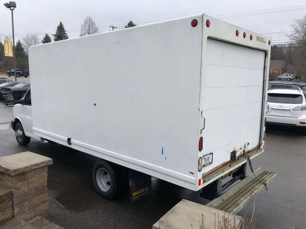 💥14 Dually Box Truck-Runs 100%Clean CARFAX/Super Deal💥 - cars &... for sale in Boardman, OH – photo 10