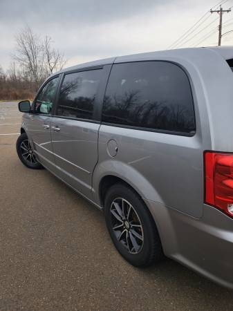 2015 DODGE GRAND CARAVAN SE - cars & trucks - by owner - vehicle... for sale in New Haven, CT – photo 4
