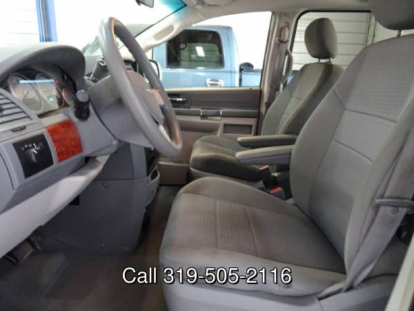 2008 Chrysler Town & Country 4dr Wgn LX - cars & trucks - by dealer... for sale in Waterloo, IA – photo 10