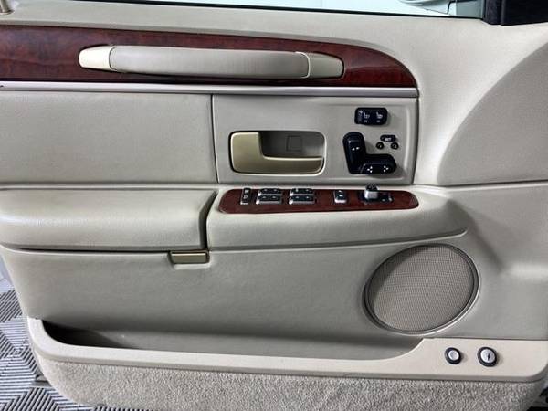 2004 Lincoln Town Car Ultimate - sedan - cars & trucks - by dealer -... for sale in Shakopee, MN – photo 8