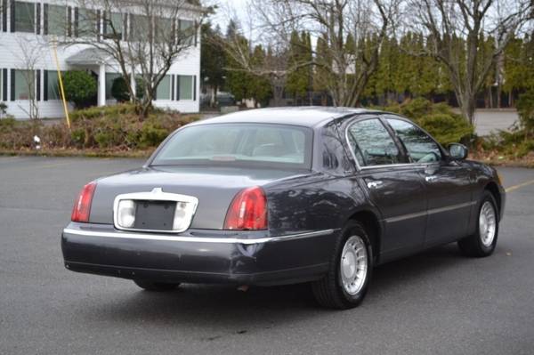 2002 Lincoln Town Car Executive 4dr Sedan - cars & trucks - by... for sale in Tacoma, WA – photo 3