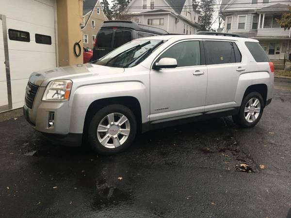 2013 GMC Terrain AWD 4dr SLE w/SLE-2 -EASY FINANCING AVAILABLE -... for sale in Bridgeport, CT – photo 5