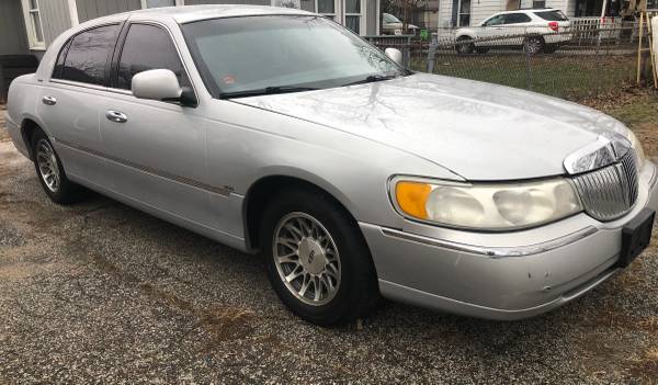 2001 lincoln town car - cars & trucks - by owner - vehicle... for sale in Portage, IL – photo 3