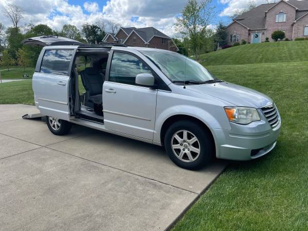 2012 Chrysler Town Country Wheelchair Handicap Mobility Rear Entry for sale in Bethel Park, PA – photo 17