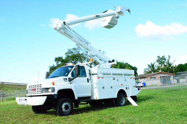 2009 GMC C5500 ALTEC BUCKET TRUCK 4X4 42FT - - by for sale in Other, KY – photo 3