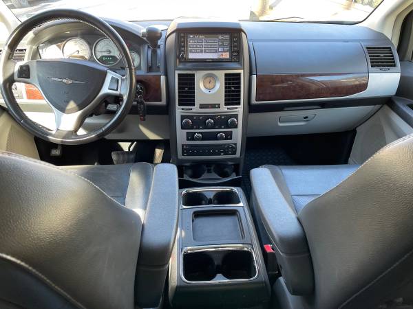 2009 Chrysler Town & Country Touring for sale in Brooklyn, NY – photo 7