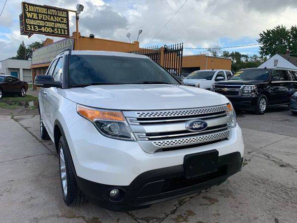 2011 Ford Explorer XLT AWD 4dr SUV FREE CARFAX, 2YR WARRANTY WITH... for sale in Detroit, MI – photo 2