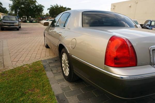 2003 Lincoln Town Car Signature - Low Miles, Immaculate Condition, Lea for sale in Naples, FL – photo 17