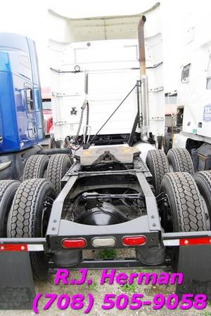 2009 Volvo Tandem Axle Sleeper for sale in Willow Springs, IL – photo 7