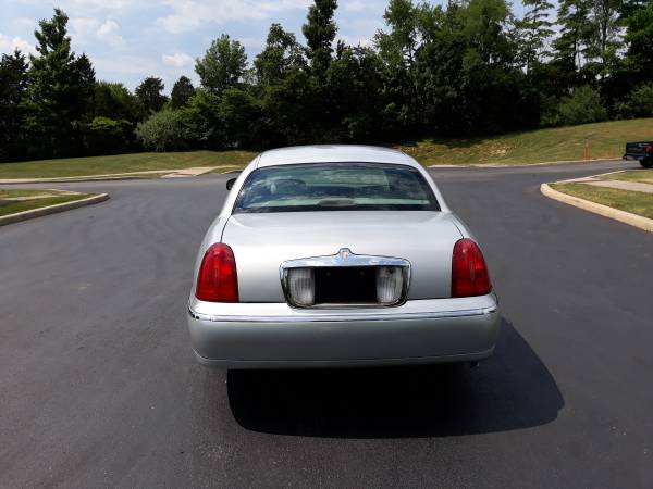 2002 Lincoln Town Car - cars & trucks - by dealer - vehicle... for sale in Bloomington, IN – photo 11