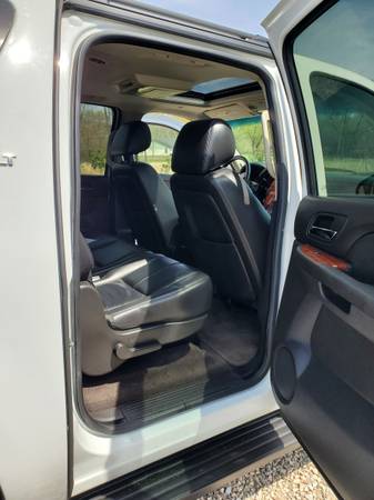 2011 Chevy Suburban 1500 LT for sale in Nashville, IN – photo 13