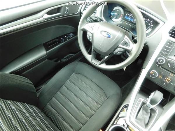 2016 Ford Fusion SE 6, 000 miles - - by dealer for sale in Cedar Rapids, IA – photo 11