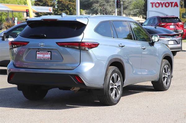 2020 Toyota Highlander XLE suv Gray - - by dealer for sale in Palo Alto, CA – photo 2