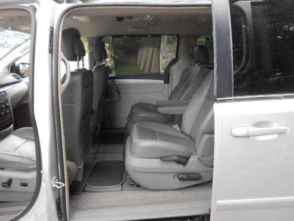 2011 Volkswagen Routan SE 102k Miles Leather 2 DVD Players Rev.... for sale in Seymour, NY – photo 17