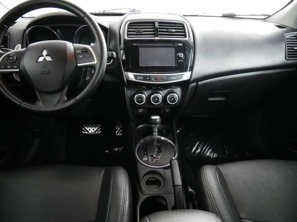 2016 Mitsubishi Outlander - - by dealer - vehicle for sale in Inver Grove Heights, MN – photo 18