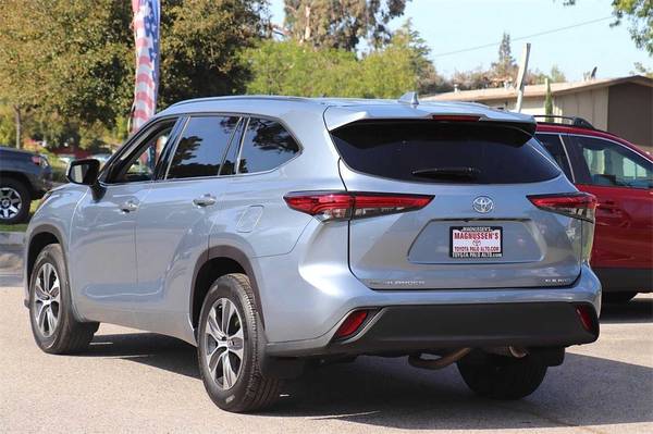 2020 Toyota Highlander XLE suv Gray - - by dealer for sale in Palo Alto, CA – photo 9