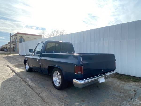 1981 Chevy C10! Short Bed! 350 V8! Runs good! Needs cosmetic work -... for sale in Fort Worth, TX – photo 2