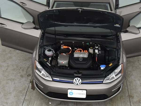 2016 VW Volkswagen eGolf SE Hatchback Sedan 4D sedan Gray - FINANCE for sale in Bakersfield, CA – photo 4