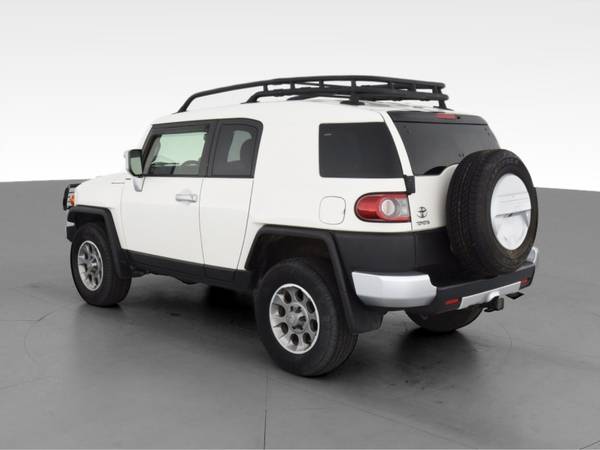2013 Toyota FJ Cruiser Sport Utility 2D suv White - FINANCE ONLINE -... for sale in Cleveland, OH – photo 7