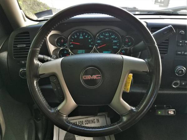 2008 GMC Sierra Crew Cab Z71 MAX 4WD, 143K, 6.0L V8, Auto, A/C, CD/SAT for sale in Belmont, MA – photo 15