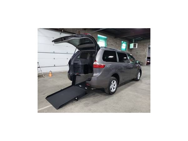 2017 Toyota Sienna LE 31k Wheelchair Mobility Handicap ADA Compliant... for sale in Wichita, NV – photo 5