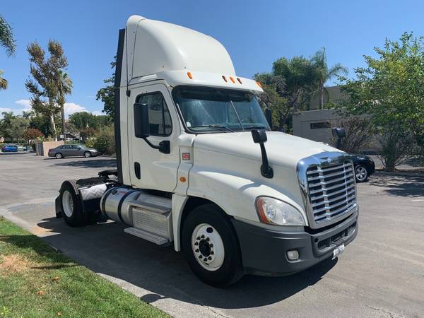 2013 Freightliner Cascadia 2 Axle Day Cab 10 Spd CARB Compliant for sale in Riverside, CA – photo 4