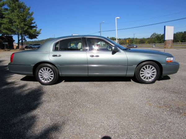 2005 Lincoln Town Car- Call Myca for sale in Rocky Mount, VA – photo 4