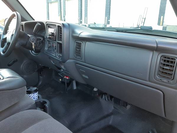 2007 Chevrolet Silverado 1500 Classic 2D 8ft - cars & trucks - by... for sale in URBANDALE, IA – photo 5