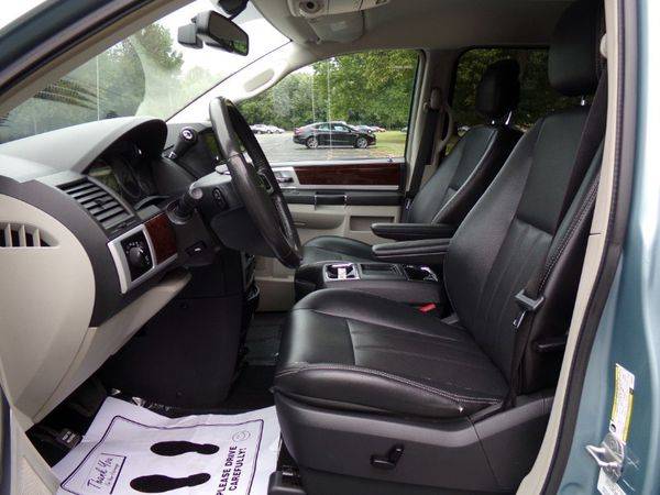 2010 Chrysler Town Country Touring Plus for sale in Madison , OH – photo 16